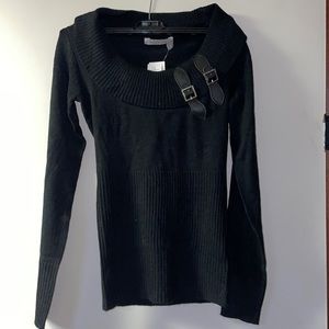 Thin Sweater Top with Buckle Accents